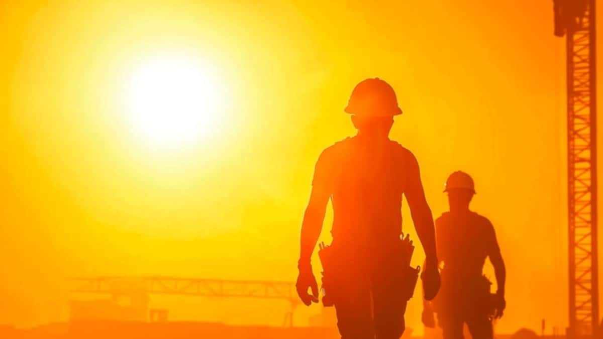 熱中症対策だけでは足りない!現場で増える「夏バテ」を防ぐ夏の働き方とは