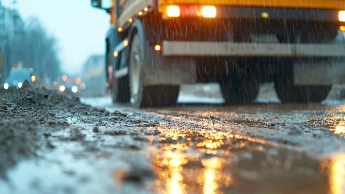 雨の日の搬入・搬出、いつもと違う危険を3つ確認