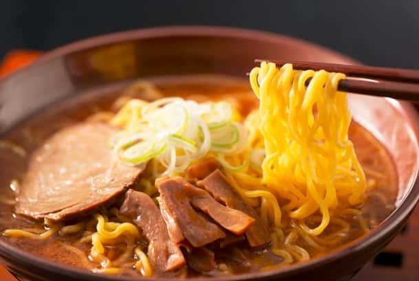 🍜なぜ職人は“こってりラーメン”を愛するのか?現場仕事と「濃い味」の深い関係とは