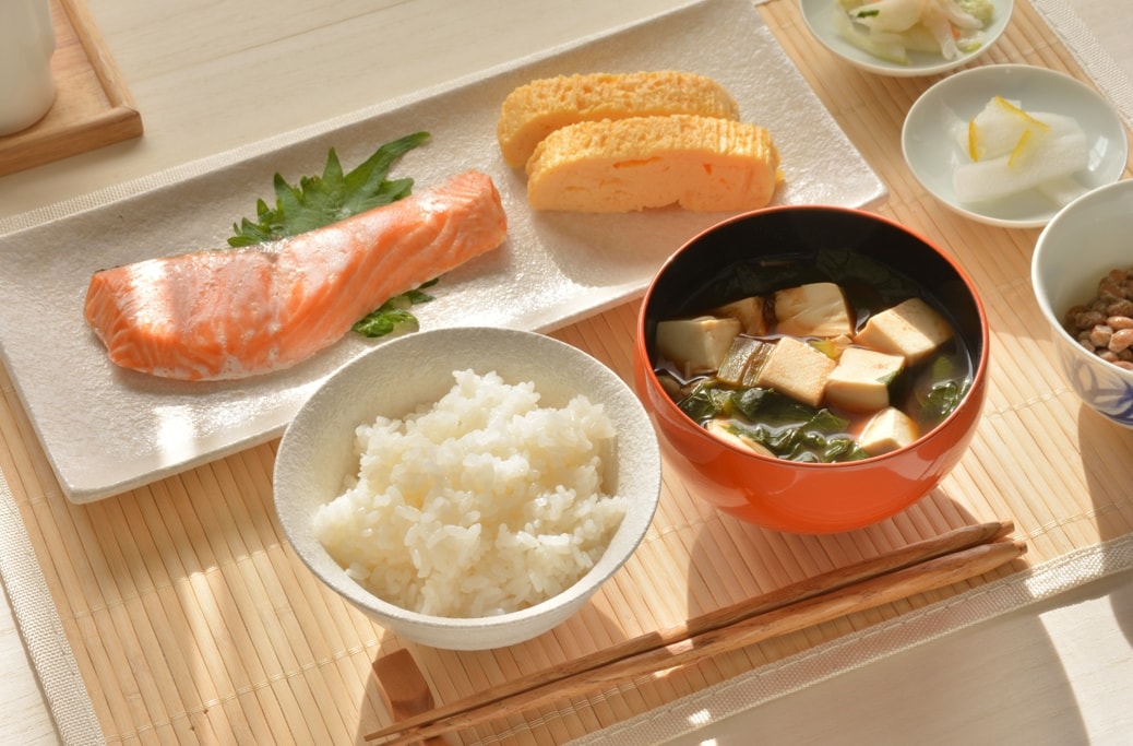 職人が辞めない“朝メシ改革”とは?現場の絆と定着率をつなぐ一杯の効果