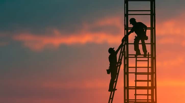 🛠️「ベテランが辞めたら終わり…」を防ぐ!中小建設会社が今すぐ始める“技術継承の仕組み化”