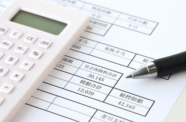 【建設業の社会保険料対策】給料を上げても利益が残らない理由と法定福利費の見直しポイント