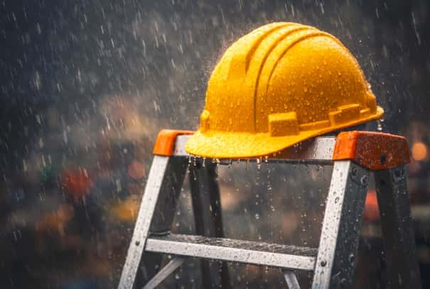 ☔「雨だから仕方ない」で終わる現場は危険? “利益が消える現場”と“残る現場”の決定的な違い